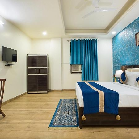 The Alpino Hotel Нью-Дели Экстерьер фото