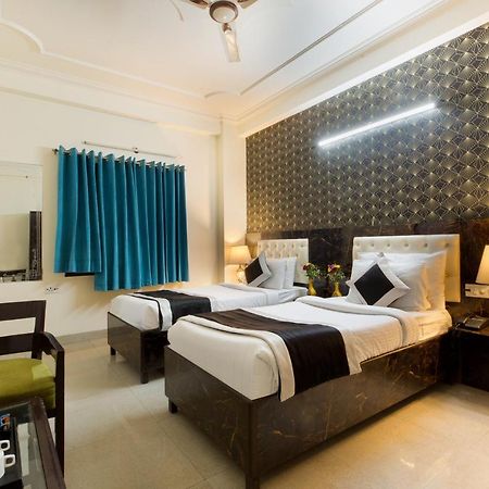 The Alpino Hotel Нью-Дели Экстерьер фото