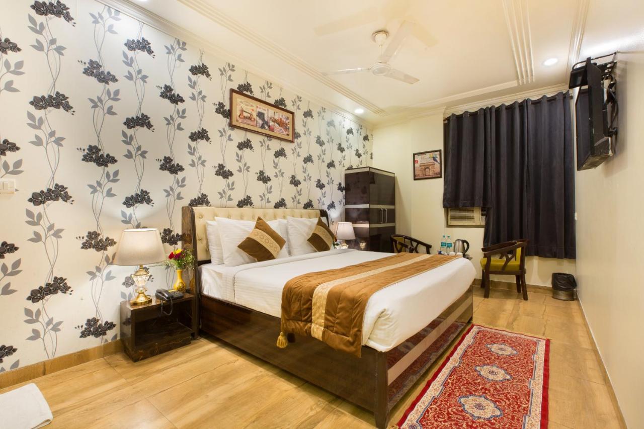 The Alpino Hotel Нью-Дели Экстерьер фото