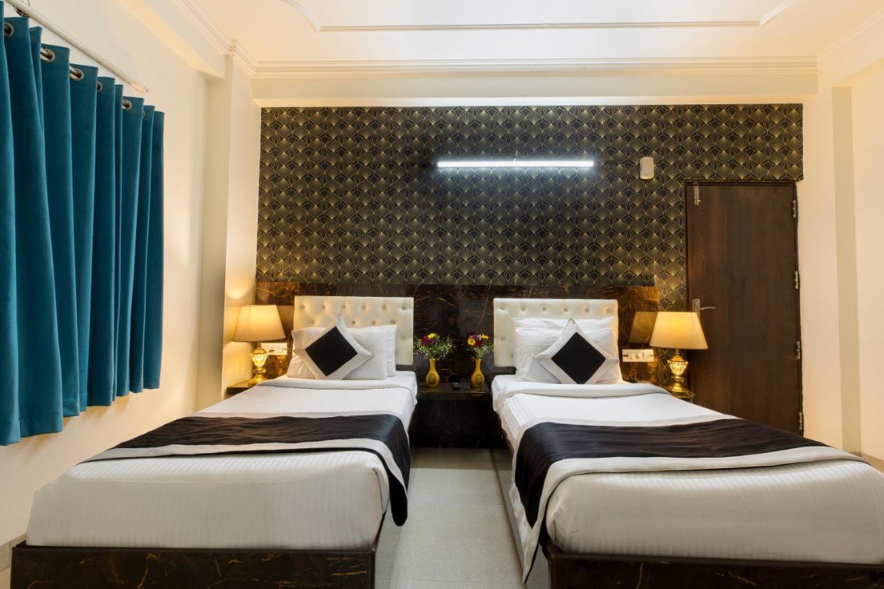 The Alpino Hotel Нью-Дели Экстерьер фото