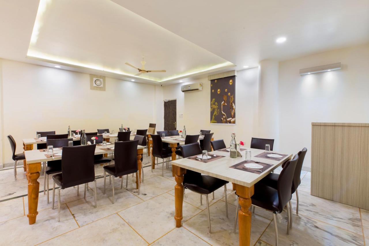 The Alpino Hotel Нью-Дели Экстерьер фото