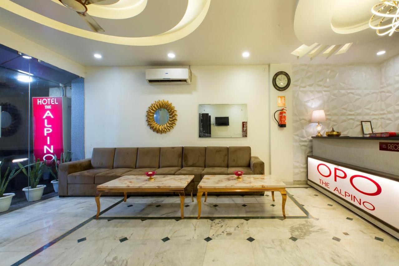 The Alpino Hotel Нью-Дели Экстерьер фото