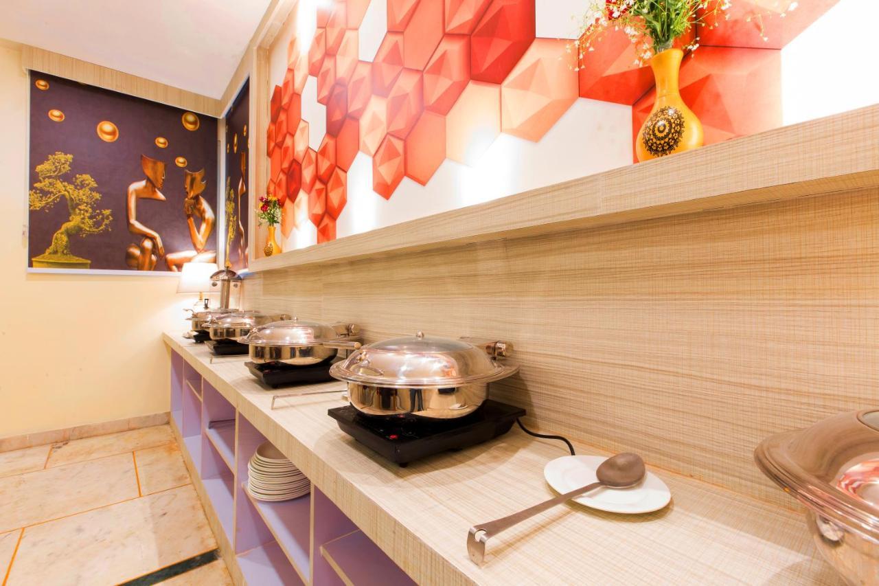 The Alpino Hotel Нью-Дели Экстерьер фото