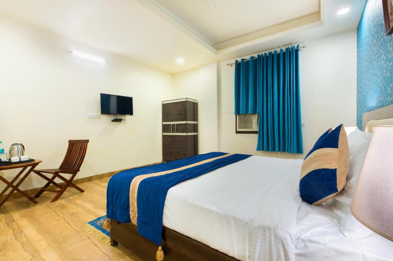 The Alpino Hotel Нью-Дели Экстерьер фото